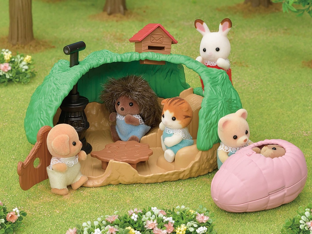 Sylvanian Families BABY HEDGEHOG HIDEOUT